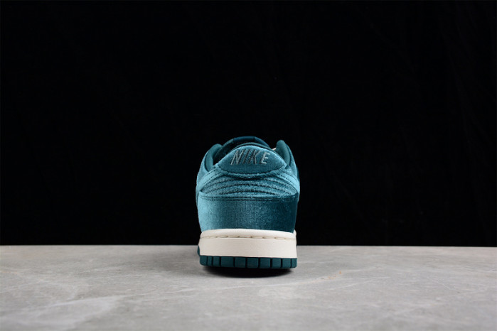 nike dunk low green velvet dz5224-300