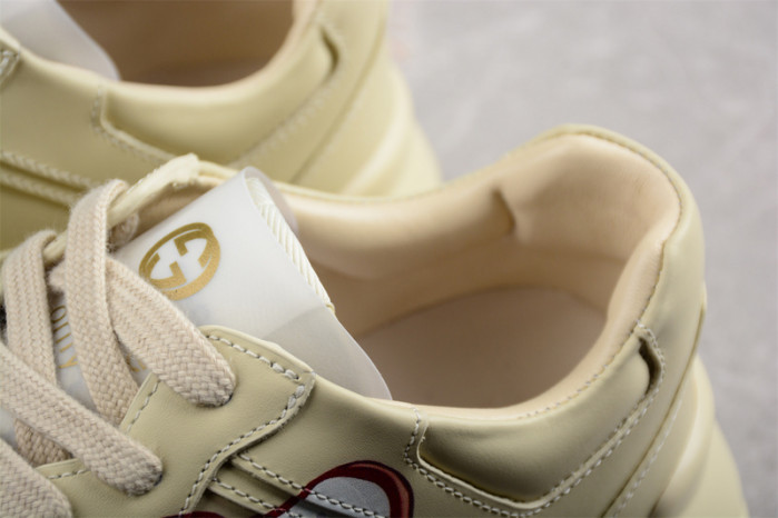 G*u*i* trainer sneaker89