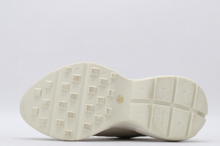 G*u*i* trainer sneaker20