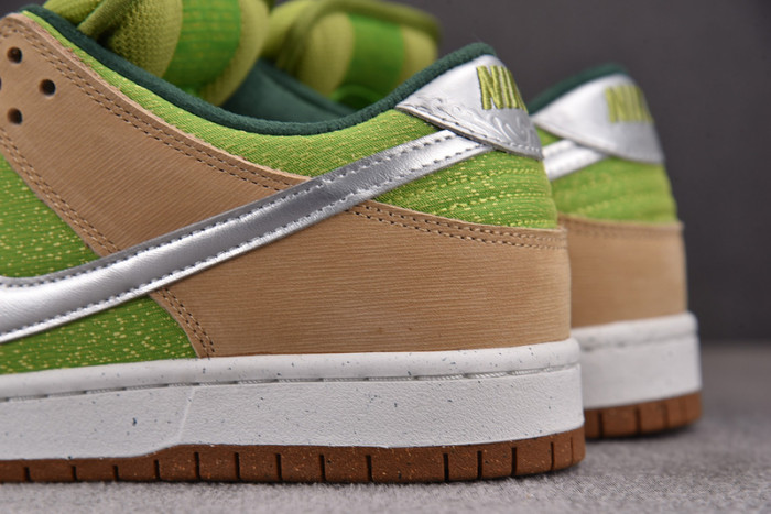 nike sb dunk low "escargot" fq7585-200