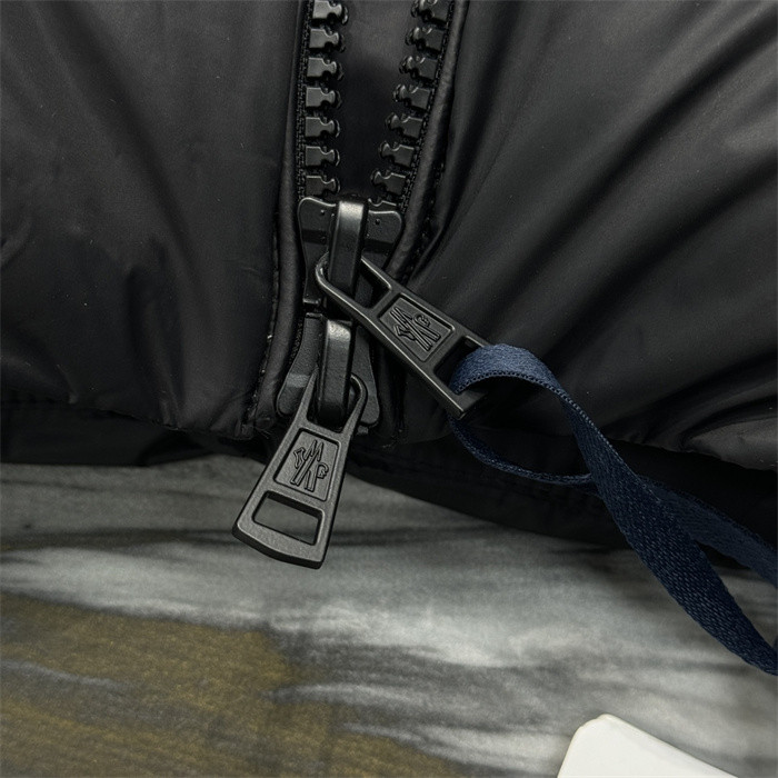 Moncler Down Jacket 70