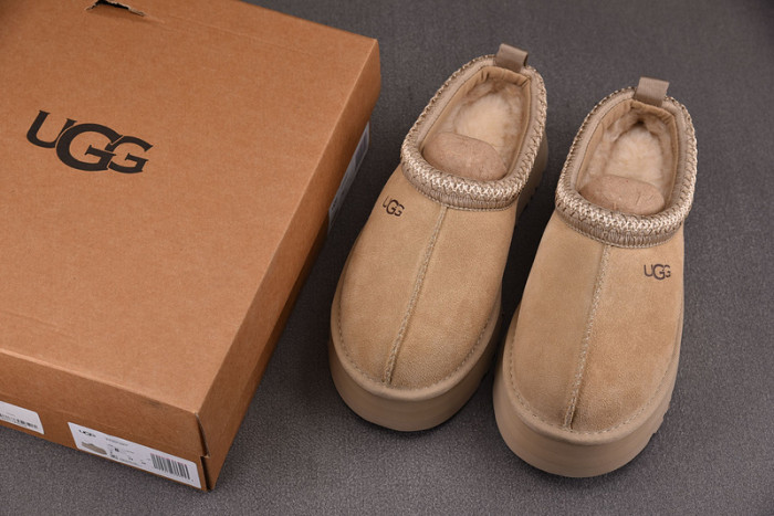 UGG SANDALS 8