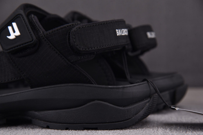 balenciag* sandal 39