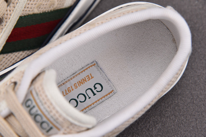 G*u*i* trainer sneaker97